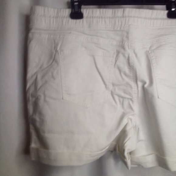 Time And Tru Shorts Women XXL 20 Relaxed Fit Cuff Hem White - Picture 2 of 15